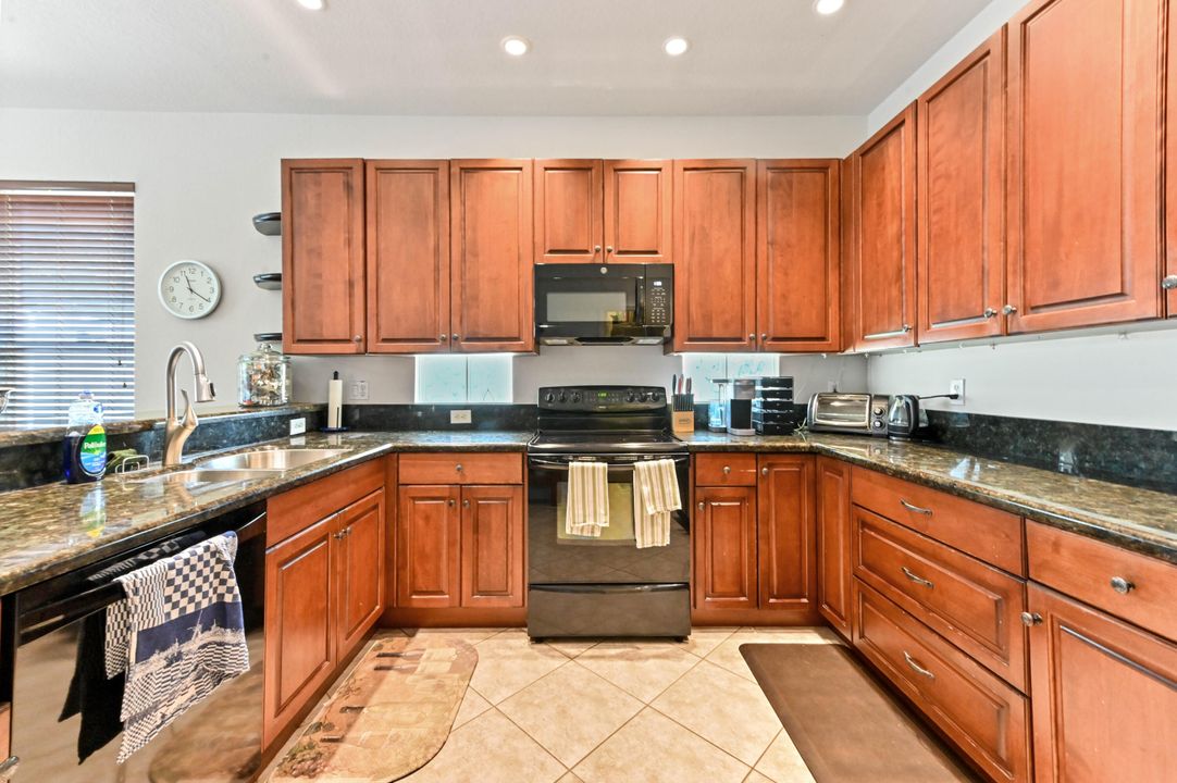 Active With Contract: $599,900 (5 beds, 3 baths, 2372 Square Feet)