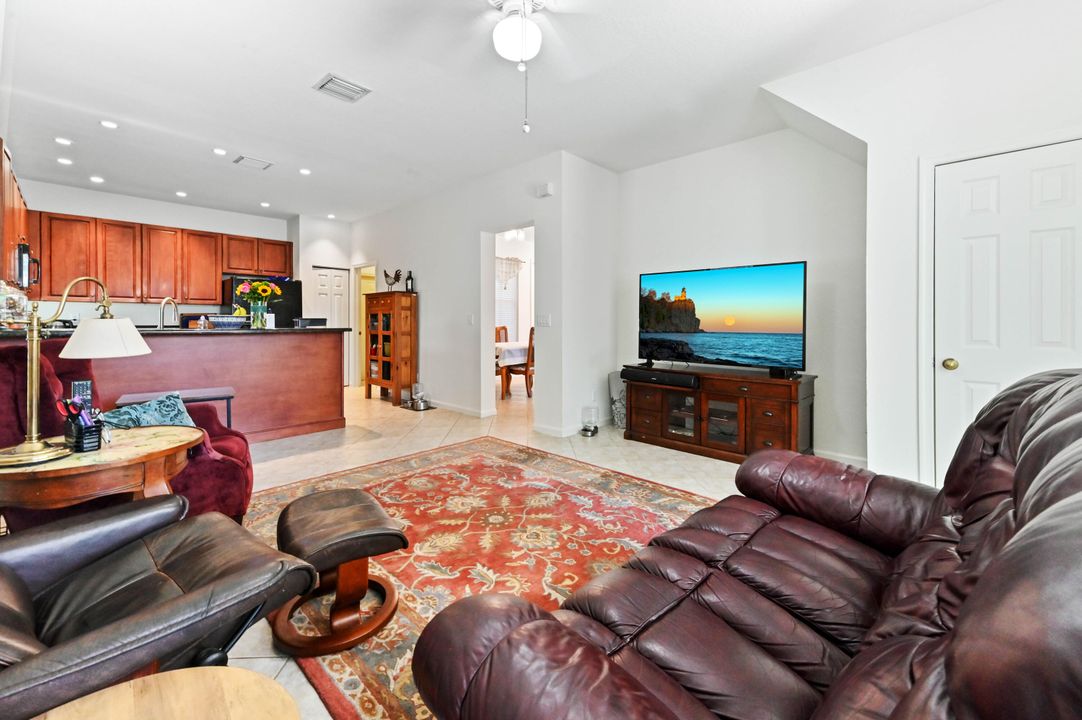 Active With Contract: $599,900 (5 beds, 3 baths, 2372 Square Feet)