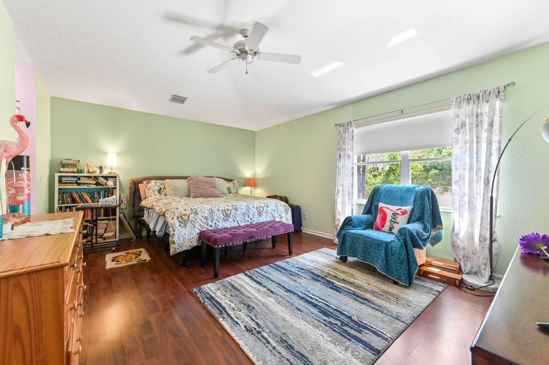 Active With Contract: $599,900 (5 beds, 3 baths, 2372 Square Feet)