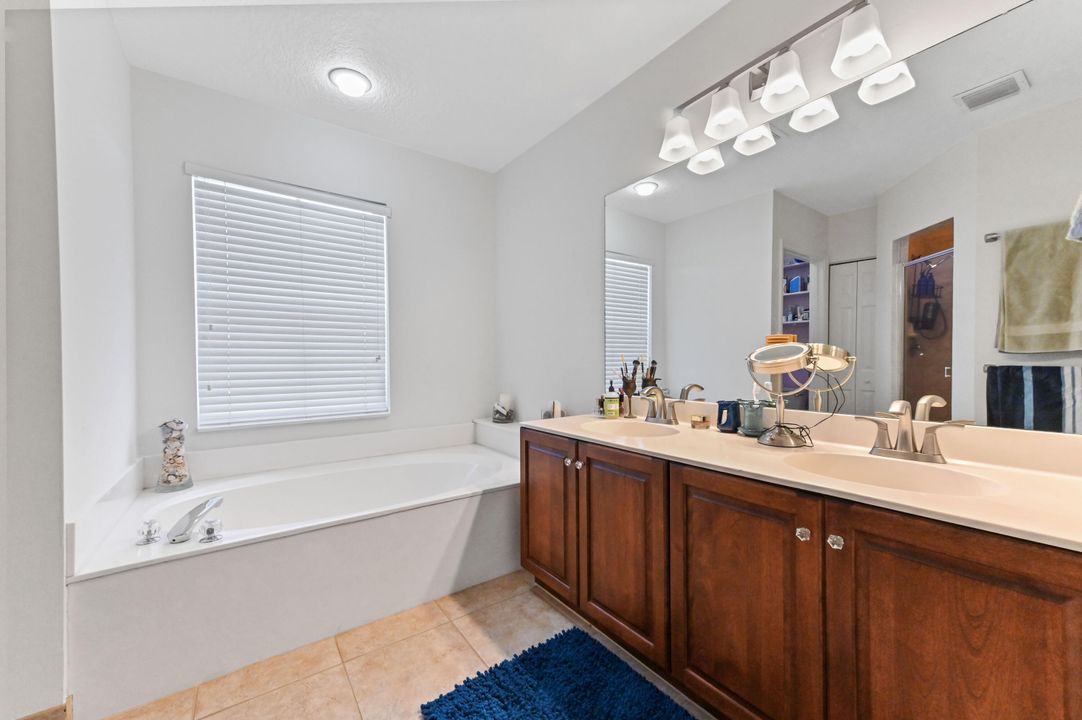 Active With Contract: $599,900 (5 beds, 3 baths, 2372 Square Feet)