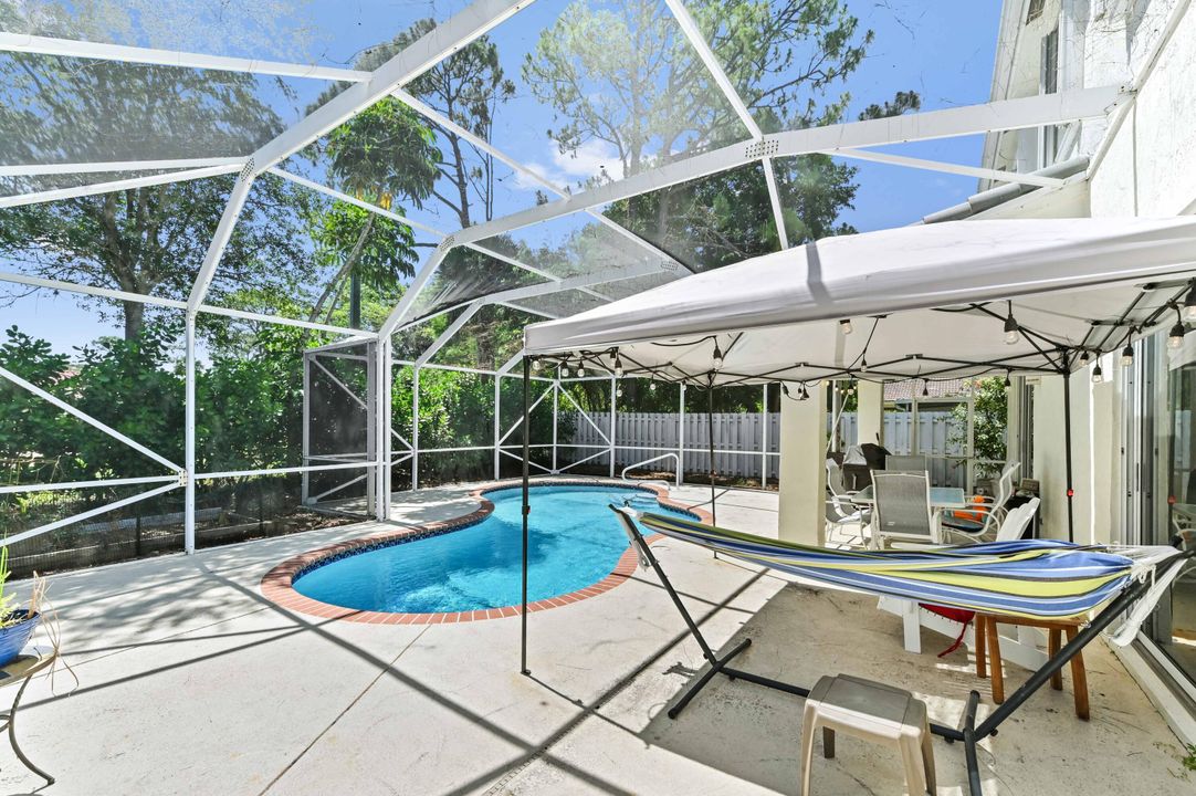 Active With Contract: $599,900 (5 beds, 3 baths, 2372 Square Feet)