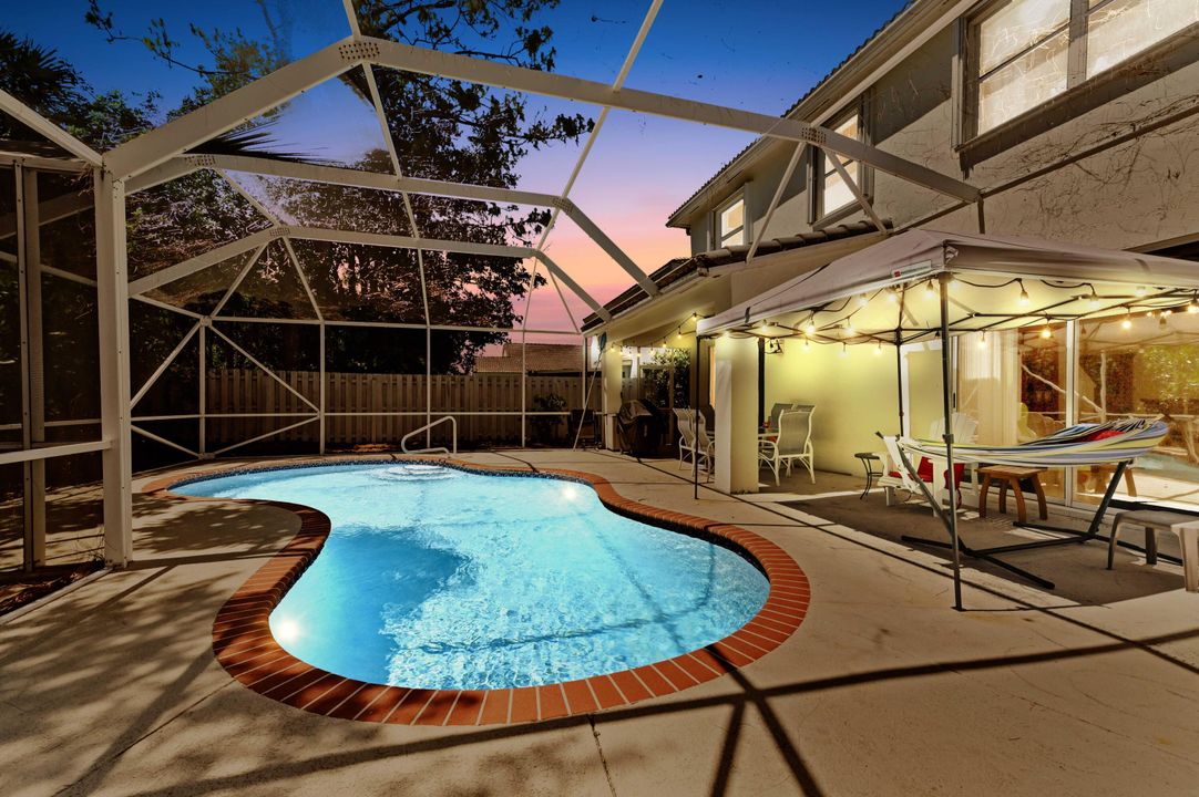 Active With Contract: $599,900 (5 beds, 3 baths, 2372 Square Feet)