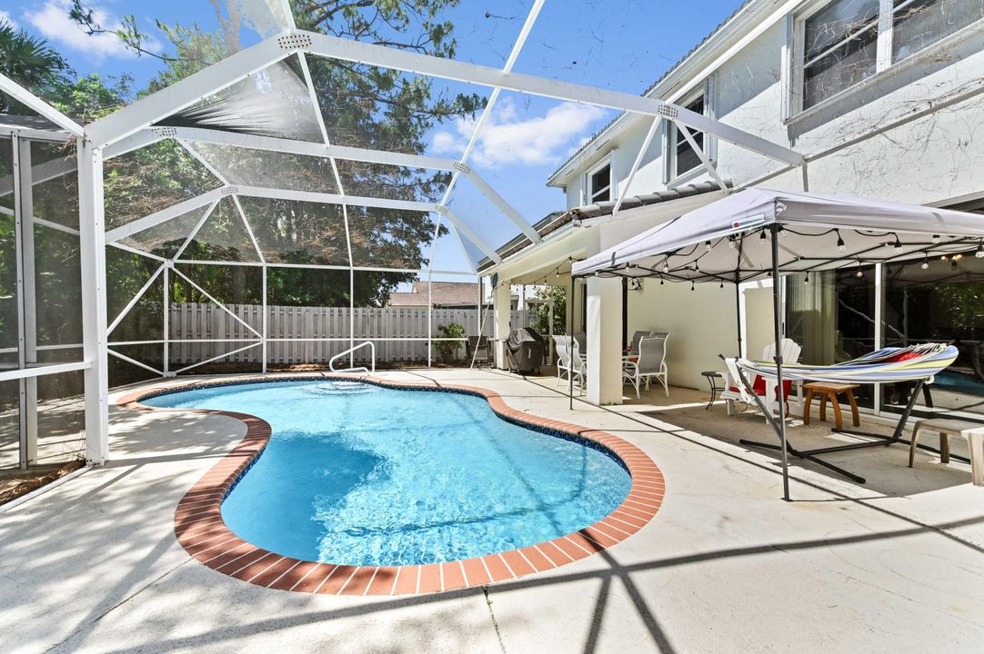 Active With Contract: $599,900 (5 beds, 3 baths, 2372 Square Feet)