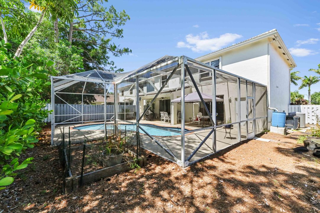 Active With Contract: $599,900 (5 beds, 3 baths, 2372 Square Feet)