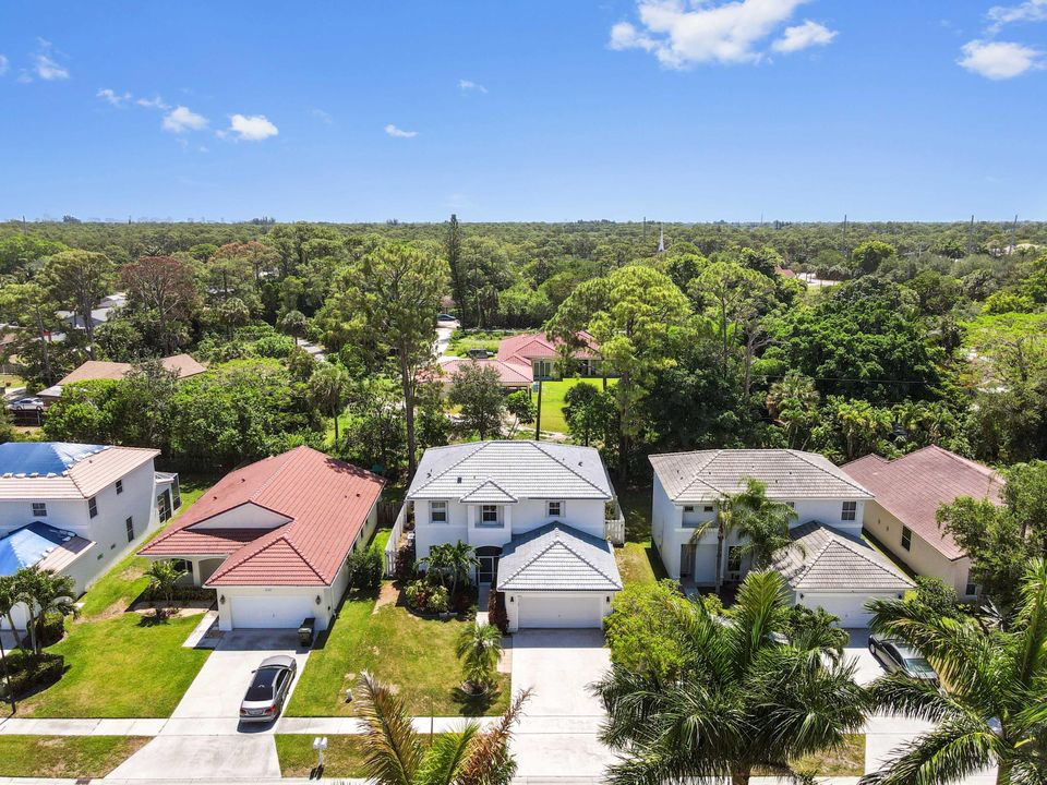 Active With Contract: $599,900 (5 beds, 3 baths, 2372 Square Feet)