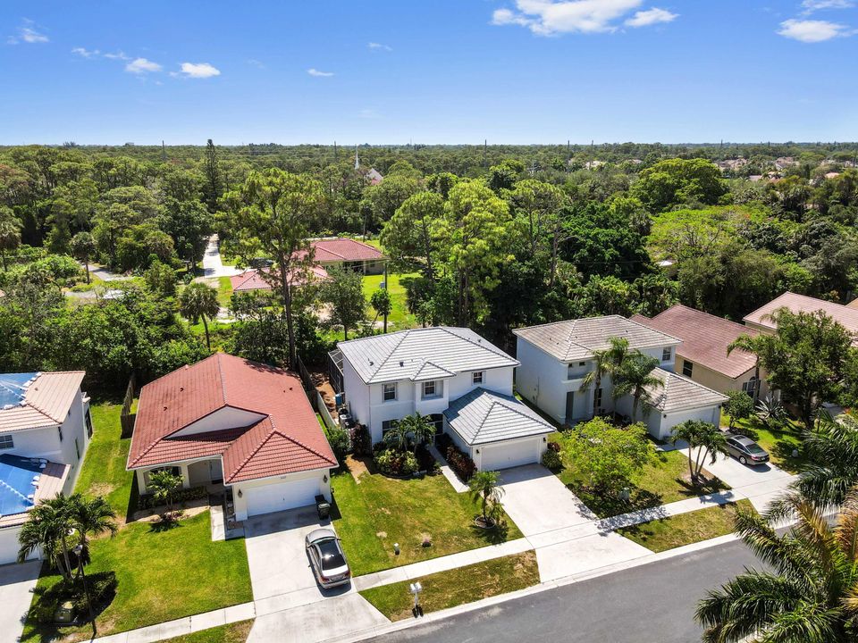 Active With Contract: $599,900 (5 beds, 3 baths, 2372 Square Feet)