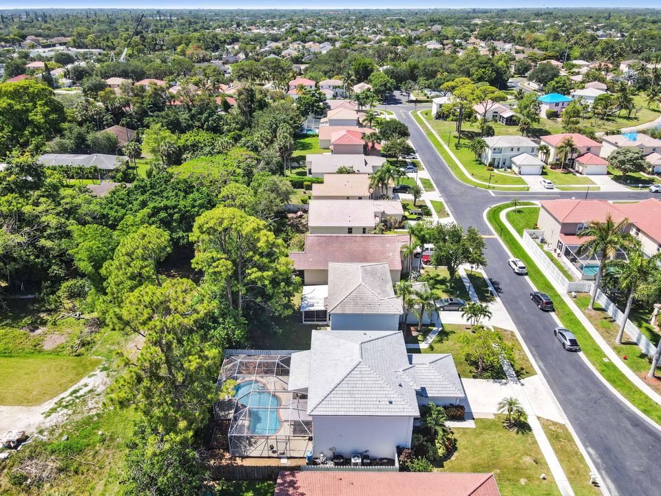 Active With Contract: $599,900 (5 beds, 3 baths, 2372 Square Feet)