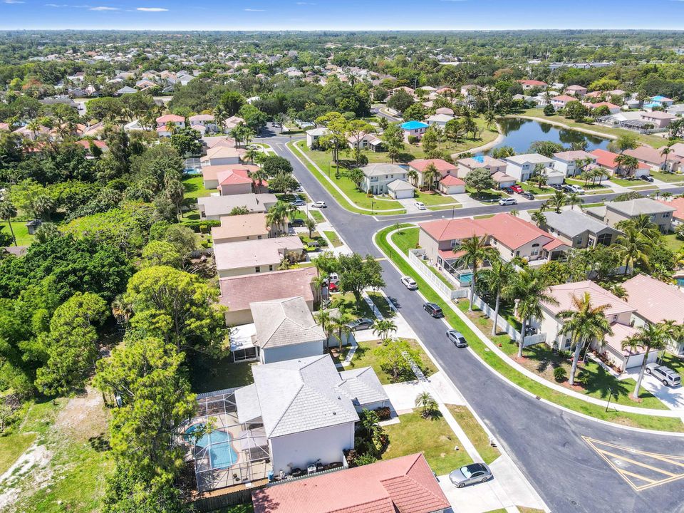 Active With Contract: $599,900 (5 beds, 3 baths, 2372 Square Feet)