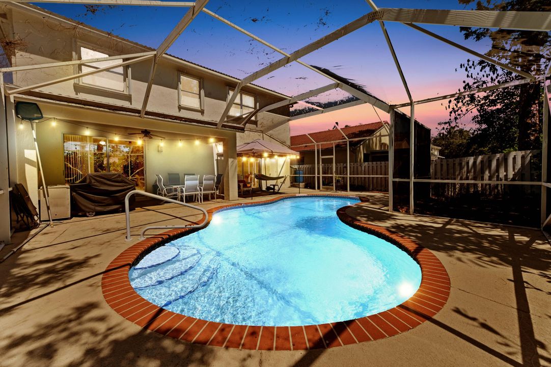 Active With Contract: $599,900 (5 beds, 3 baths, 2372 Square Feet)