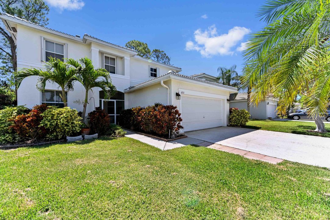 Active With Contract: $599,900 (5 beds, 3 baths, 2372 Square Feet)