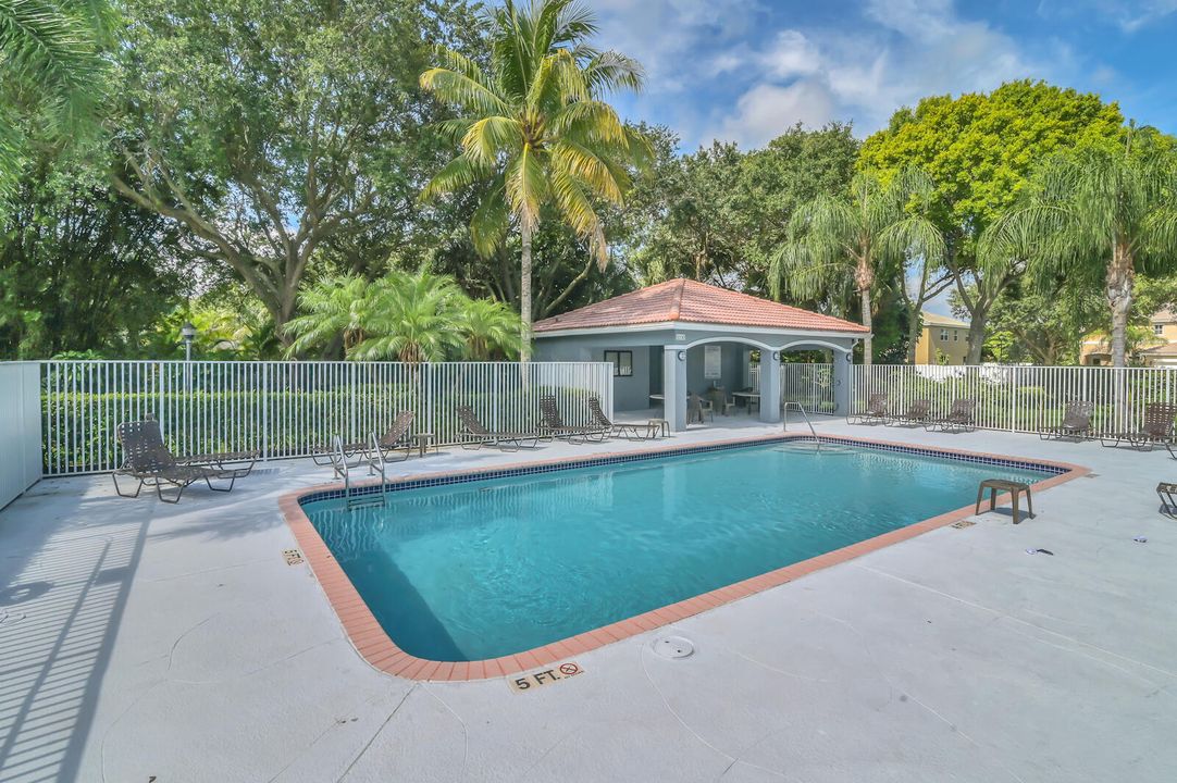 Active With Contract: $599,900 (5 beds, 3 baths, 2372 Square Feet)