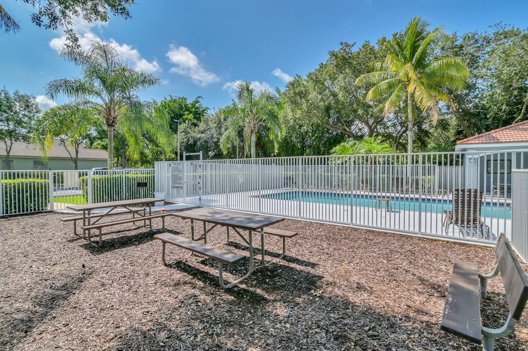 Active With Contract: $599,900 (5 beds, 3 baths, 2372 Square Feet)