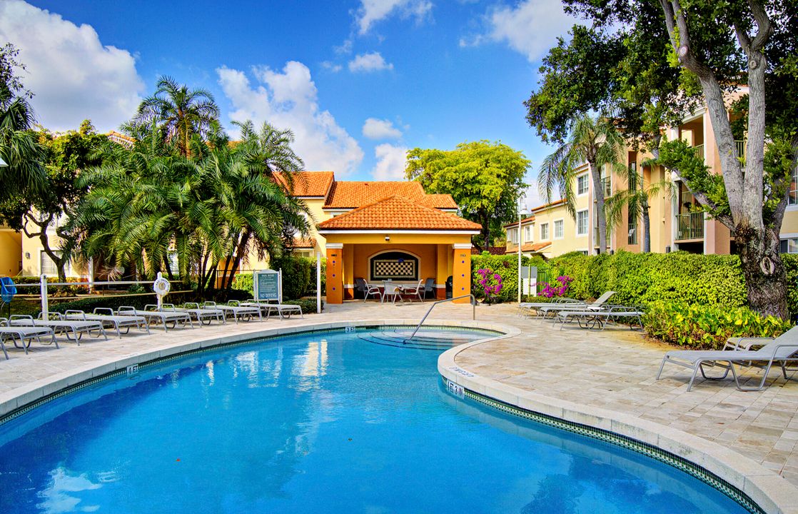 For Sale: $238,000 (2 beds, 1 baths, 922 Square Feet)