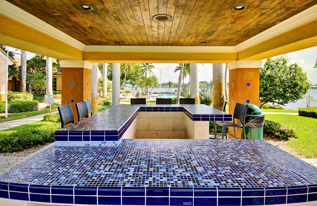 For Sale: $238,000 (2 beds, 1 baths, 922 Square Feet)