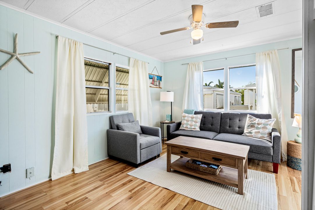 待售: $293,000 (1 贝兹, 1 浴室, 360 平方英尺)