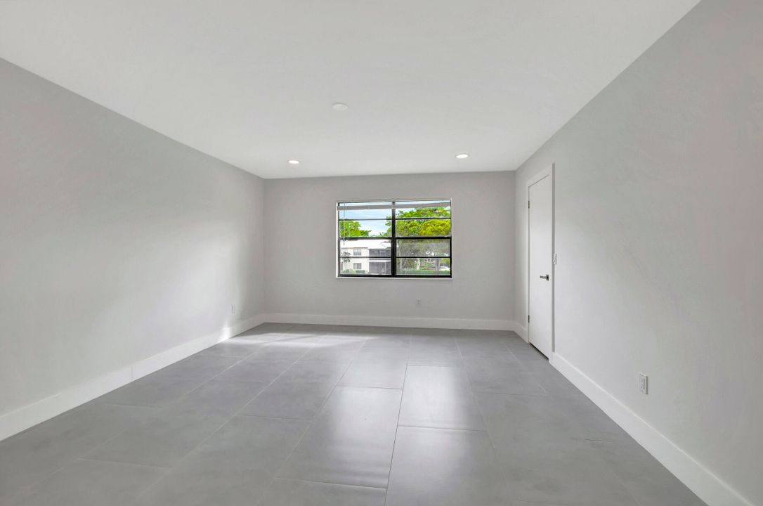 For Sale: $359,000 (2 beds, 2 baths, 1216 Square Feet)