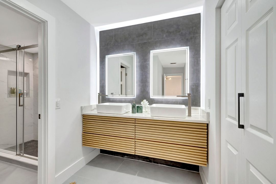 For Sale: $359,000 (2 beds, 2 baths, 1216 Square Feet)