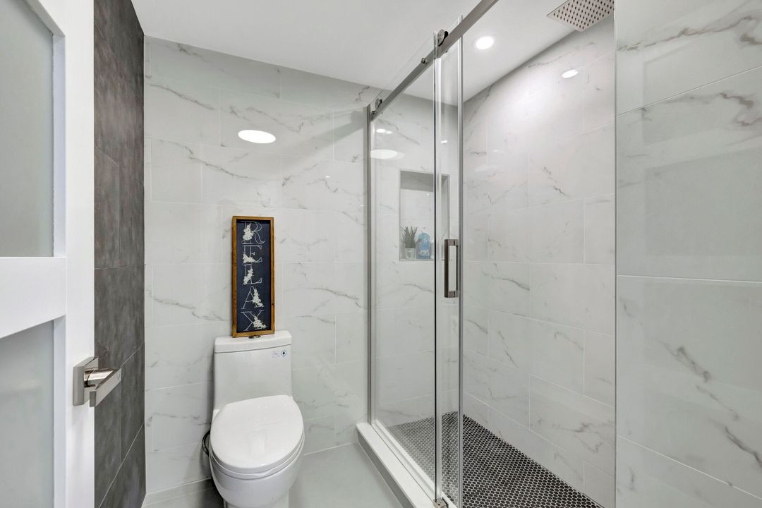 For Sale: $359,000 (2 beds, 2 baths, 1216 Square Feet)