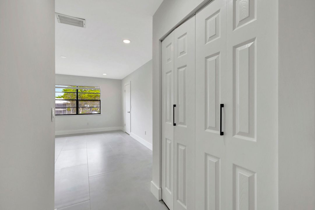 For Sale: $359,000 (2 beds, 2 baths, 1216 Square Feet)