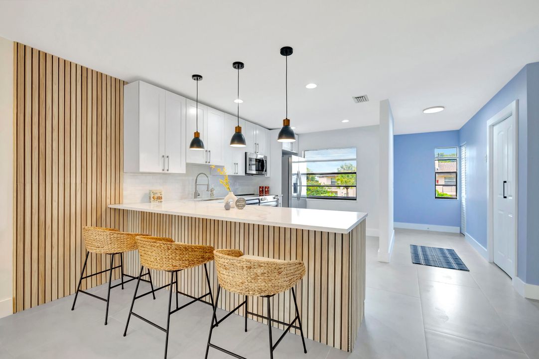 For Sale: $359,000 (2 beds, 2 baths, 1216 Square Feet)