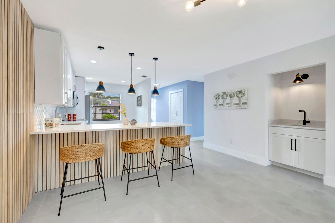 For Sale: $359,000 (2 beds, 2 baths, 1216 Square Feet)