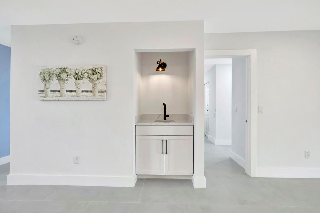 For Sale: $359,000 (2 beds, 2 baths, 1216 Square Feet)