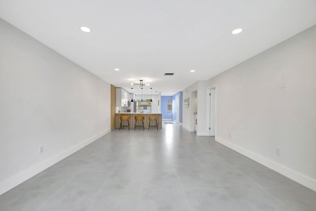 For Sale: $359,000 (2 beds, 2 baths, 1216 Square Feet)