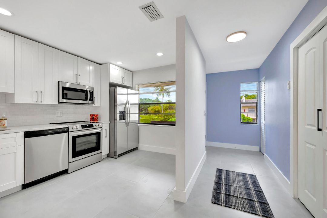 For Sale: $359,000 (2 beds, 2 baths, 1216 Square Feet)
