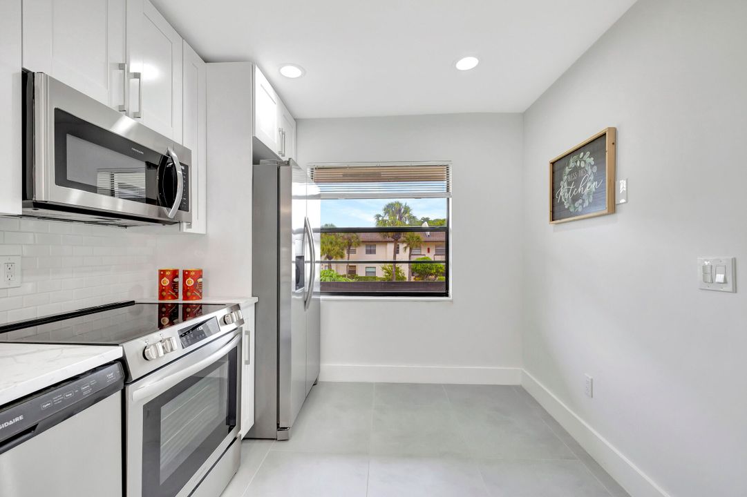For Sale: $359,000 (2 beds, 2 baths, 1216 Square Feet)