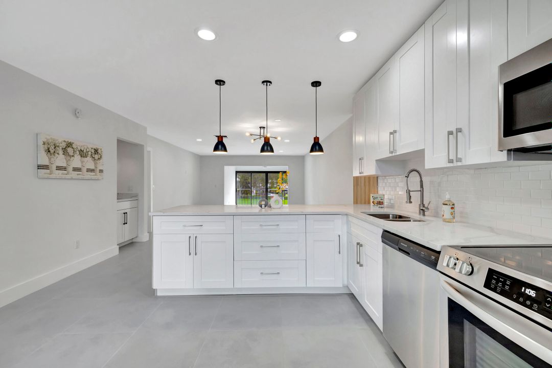 For Sale: $359,000 (2 beds, 2 baths, 1216 Square Feet)