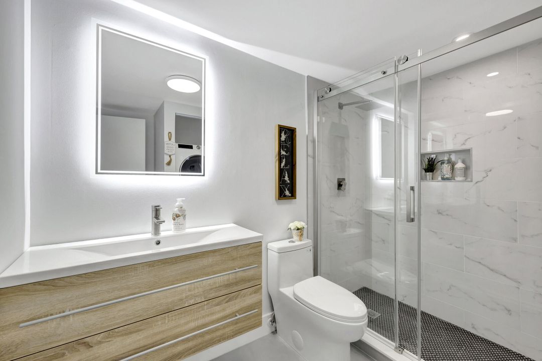 For Sale: $359,000 (2 beds, 2 baths, 1216 Square Feet)