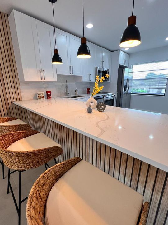 For Sale: $359,000 (2 beds, 2 baths, 1216 Square Feet)