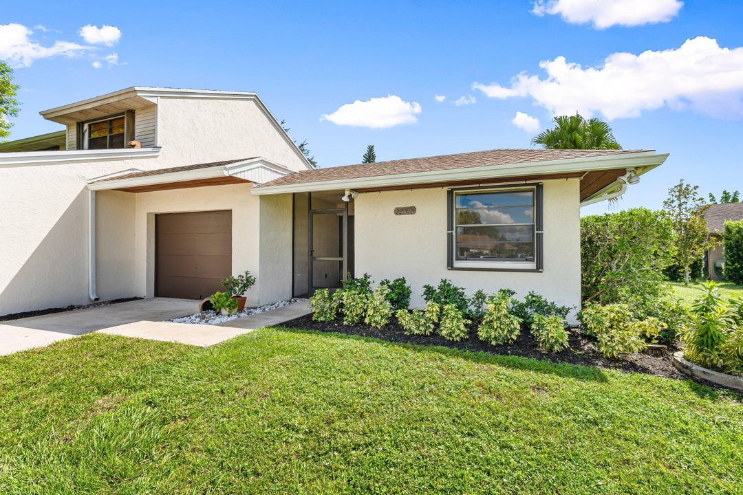 Active With Contract: $432,000 (3 beds, 2 baths, 1651 Square Feet)