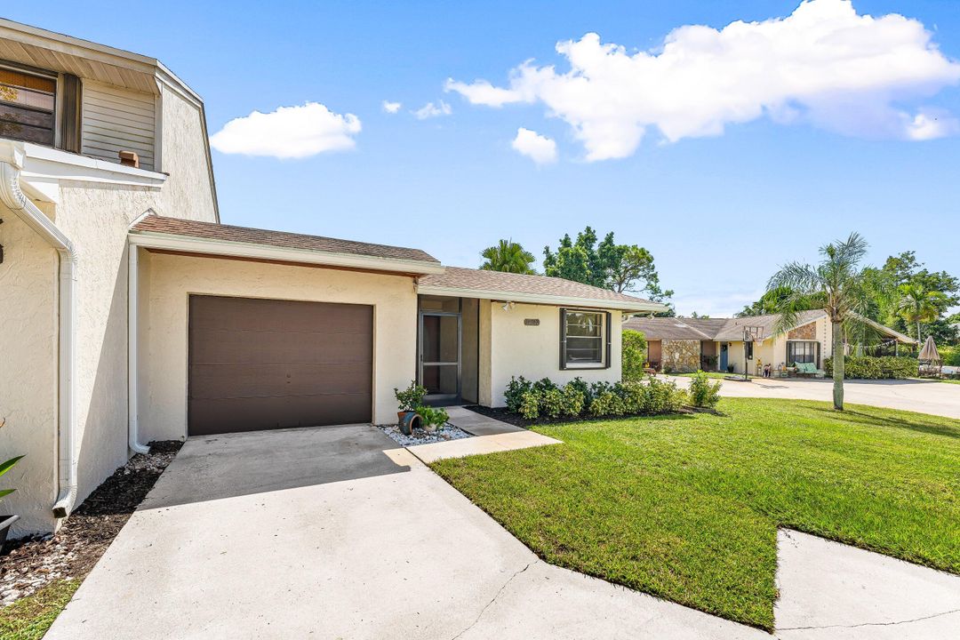 Active With Contract: $432,000 (3 beds, 2 baths, 1651 Square Feet)