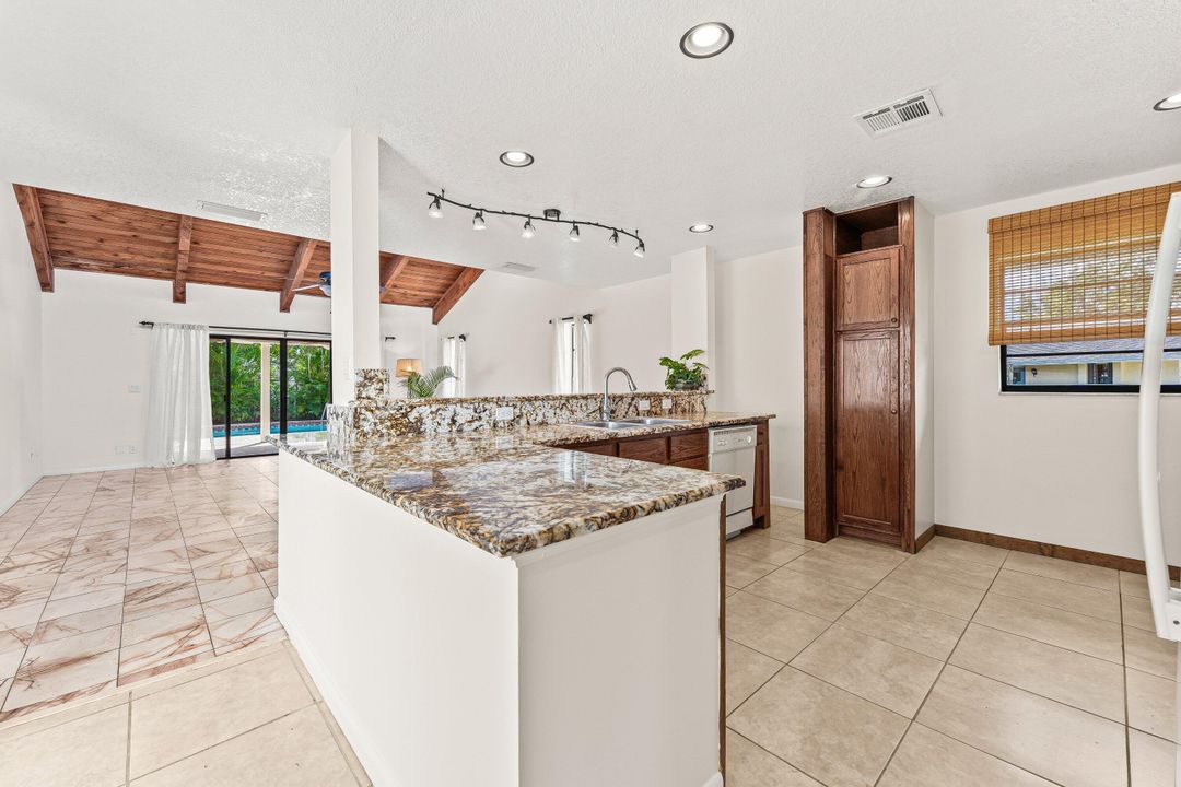 Active With Contract: $432,000 (3 beds, 2 baths, 1651 Square Feet)