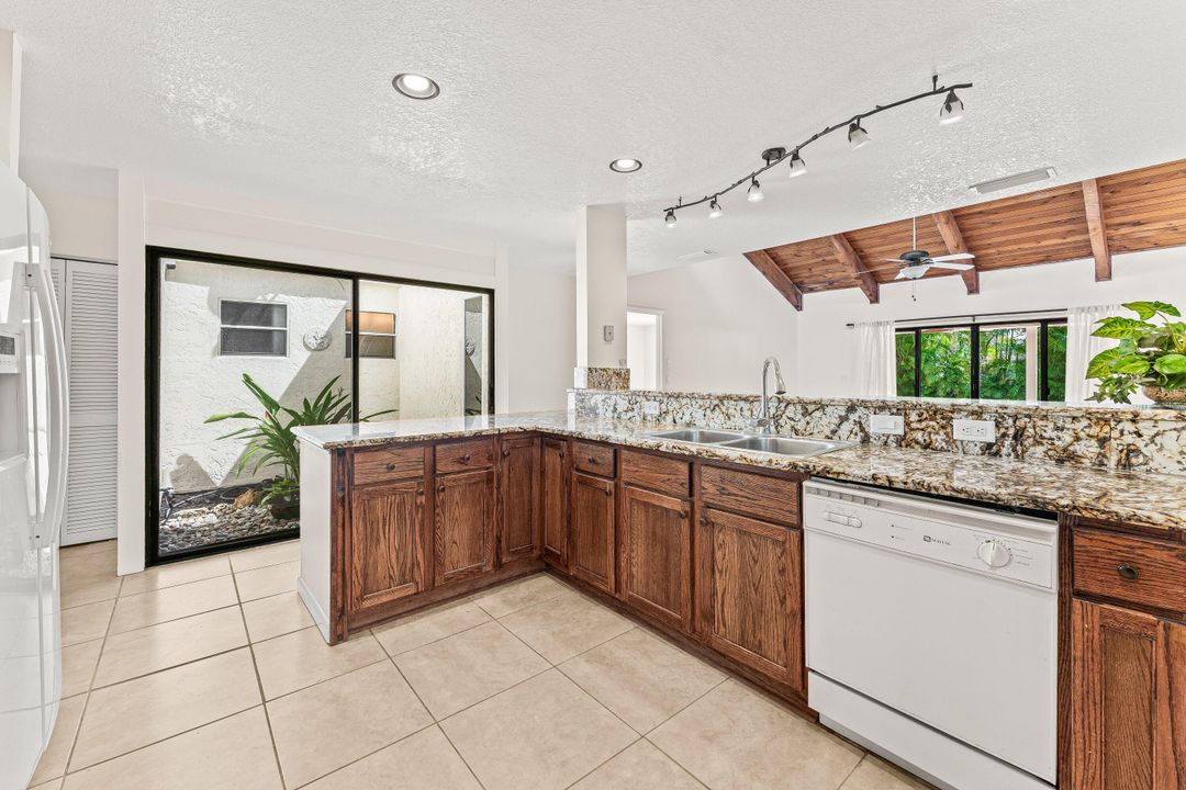 Active With Contract: $432,000 (3 beds, 2 baths, 1651 Square Feet)