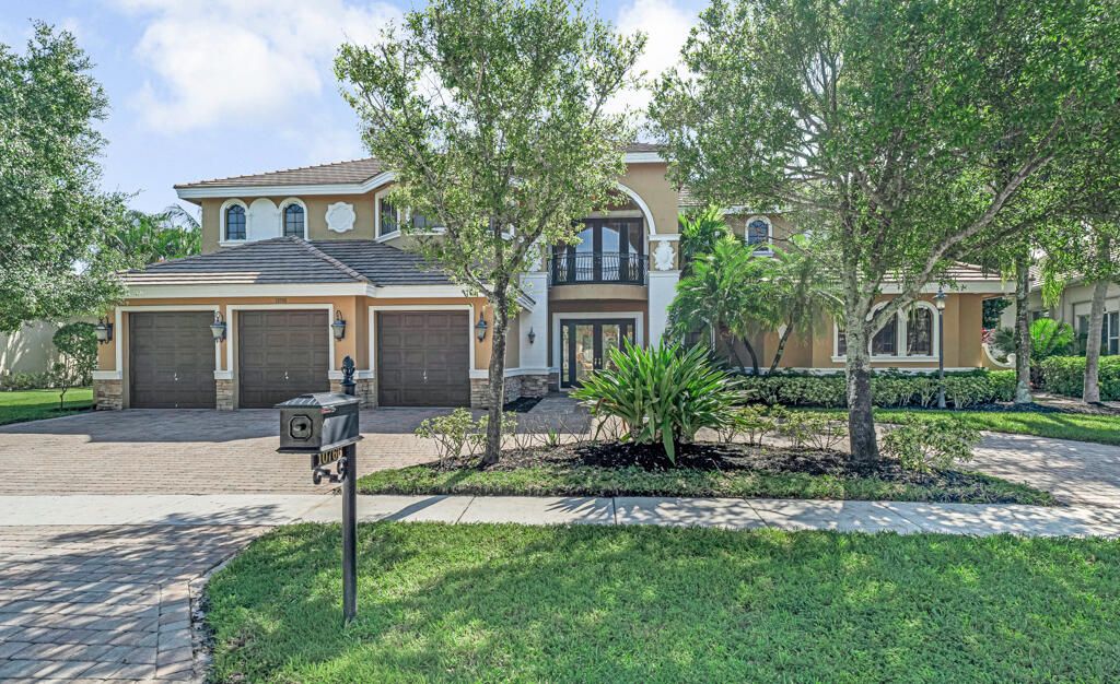 Active With Contract: $1,699,999 (5 beds, 6 baths, 5717 Square Feet)