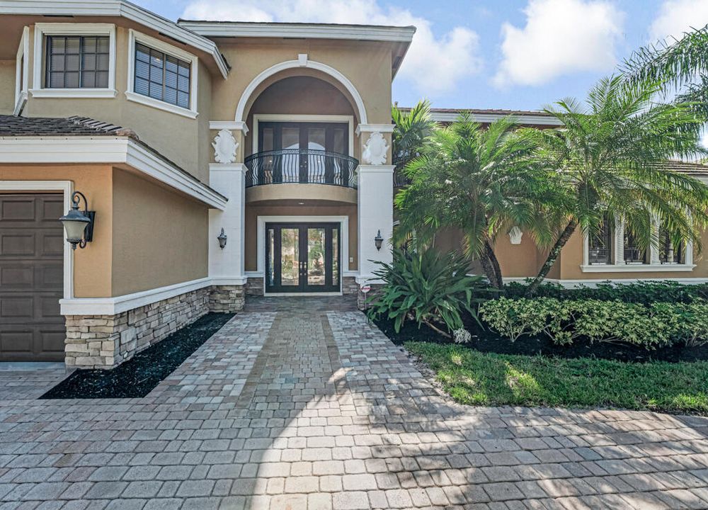 Active With Contract: $1,699,999 (5 beds, 6 baths, 5717 Square Feet)