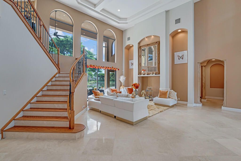 Active With Contract: $1,699,999 (5 beds, 6 baths, 5717 Square Feet)