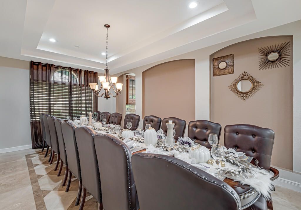 Active With Contract: $1,699,999 (5 beds, 6 baths, 5717 Square Feet)