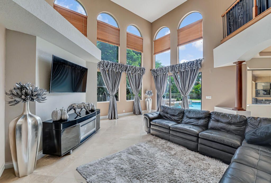 Active With Contract: $1,699,999 (5 beds, 6 baths, 5717 Square Feet)