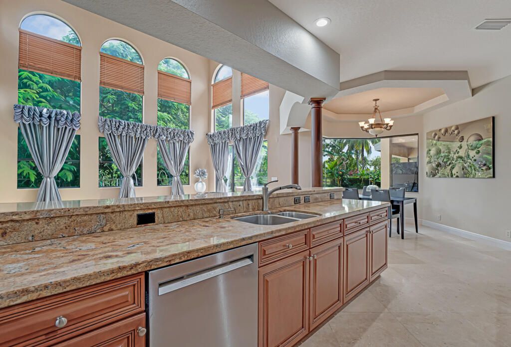 Active With Contract: $1,699,999 (5 beds, 6 baths, 5717 Square Feet)