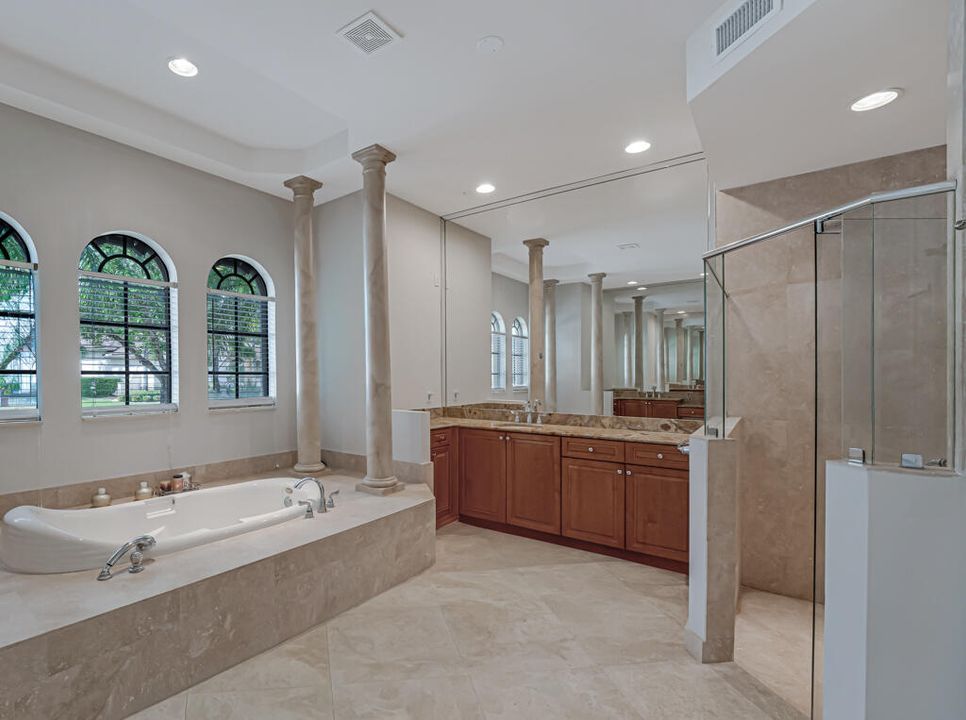 Active With Contract: $1,699,999 (5 beds, 6 baths, 5717 Square Feet)