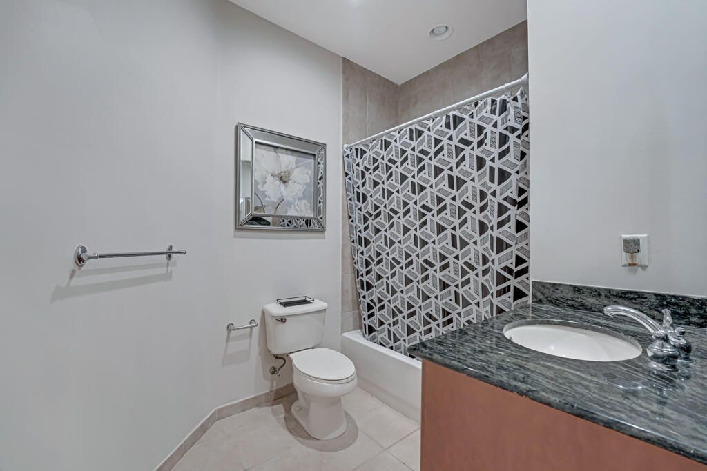 Active With Contract: $1,699,999 (5 beds, 6 baths, 5717 Square Feet)