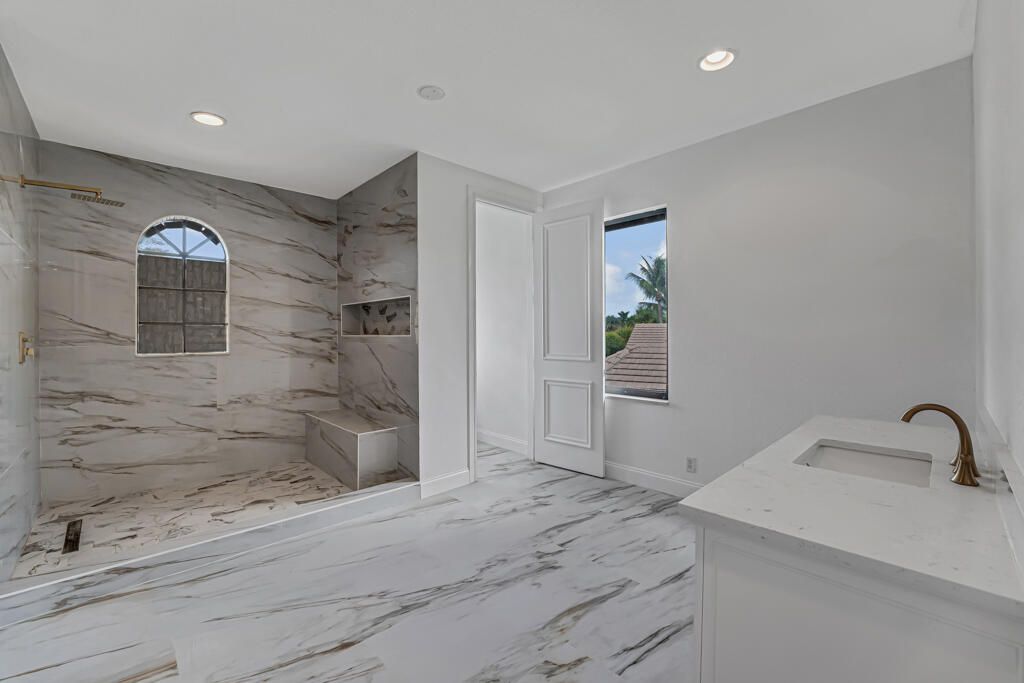 Active With Contract: $1,699,999 (5 beds, 6 baths, 5717 Square Feet)