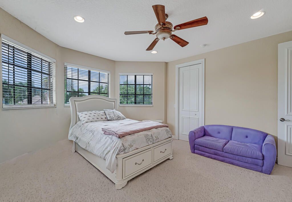 Active With Contract: $1,699,999 (5 beds, 6 baths, 5717 Square Feet)