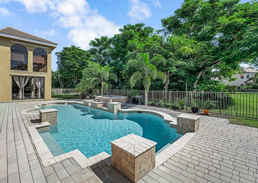 Active With Contract: $1,699,999 (5 beds, 6 baths, 5717 Square Feet)