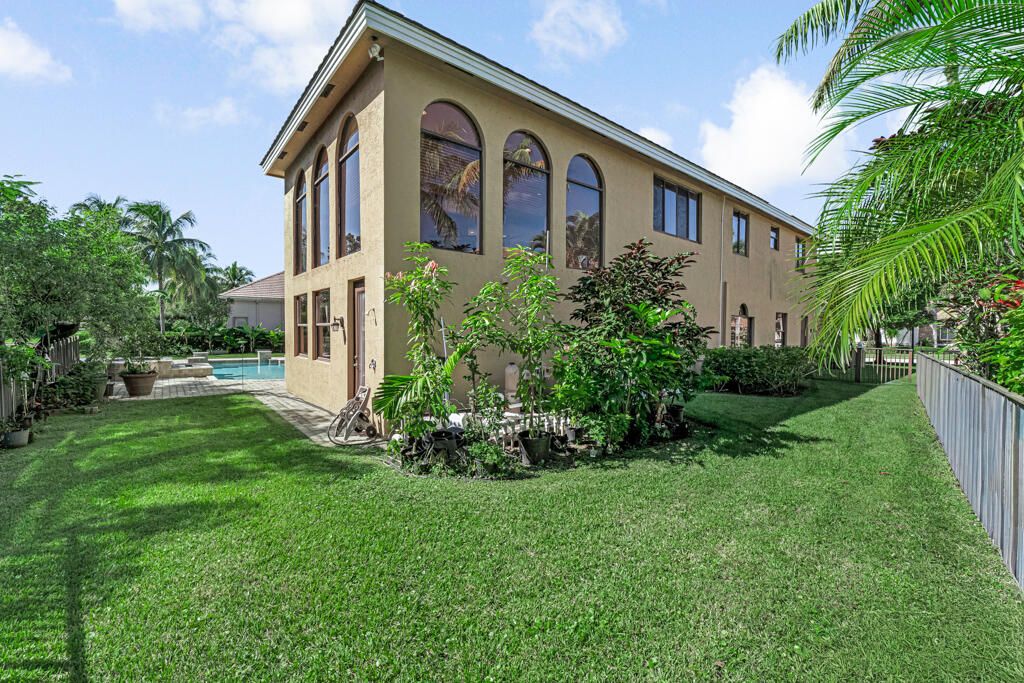 Active With Contract: $1,699,999 (5 beds, 6 baths, 5717 Square Feet)