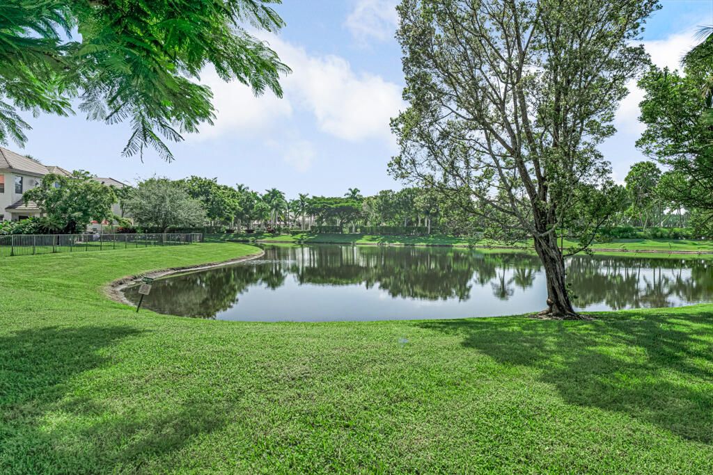 Active With Contract: $1,699,999 (5 beds, 6 baths, 5717 Square Feet)