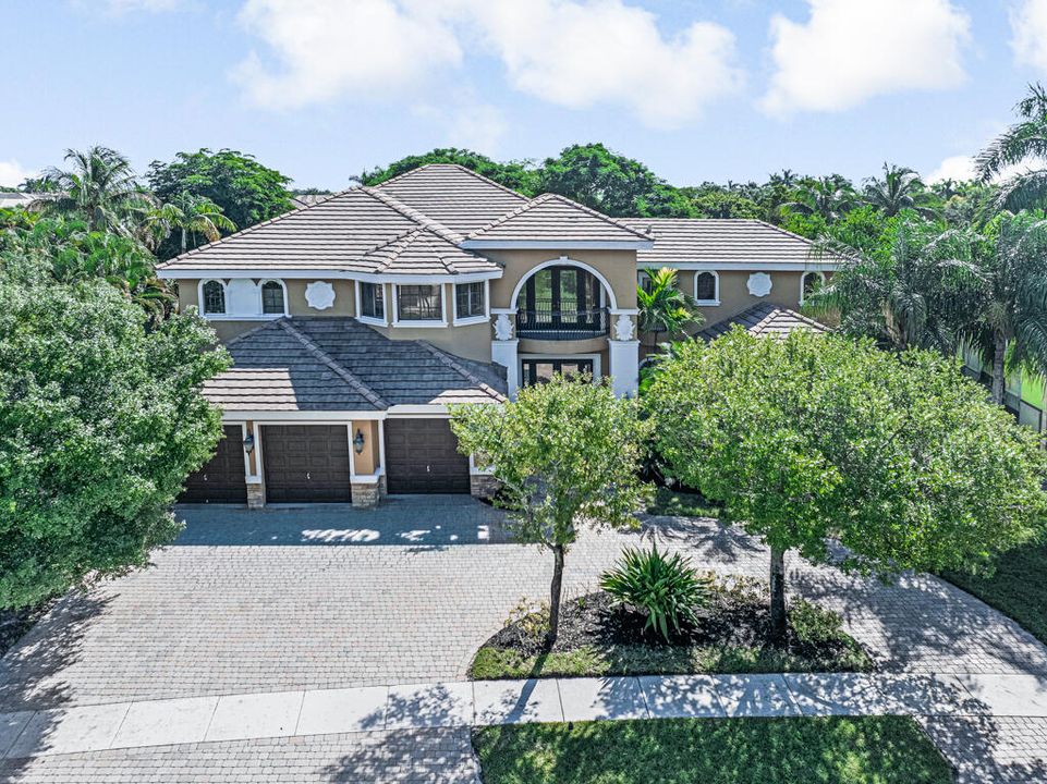 Active With Contract: $1,699,999 (5 beds, 6 baths, 5717 Square Feet)